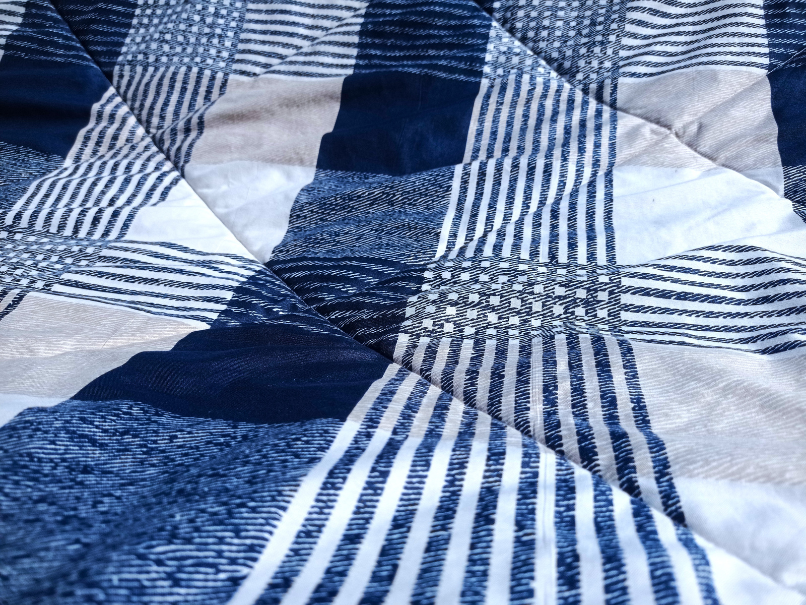 checkered bedcover pattern
